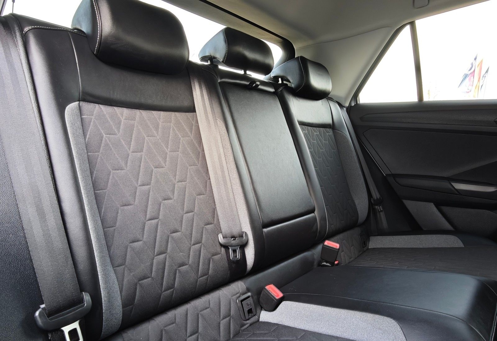 Volkswagen T-Roc GOAL 2.0 TDI DSG AHK*LEDplus*NAV*ACC*SHZ* foto 14