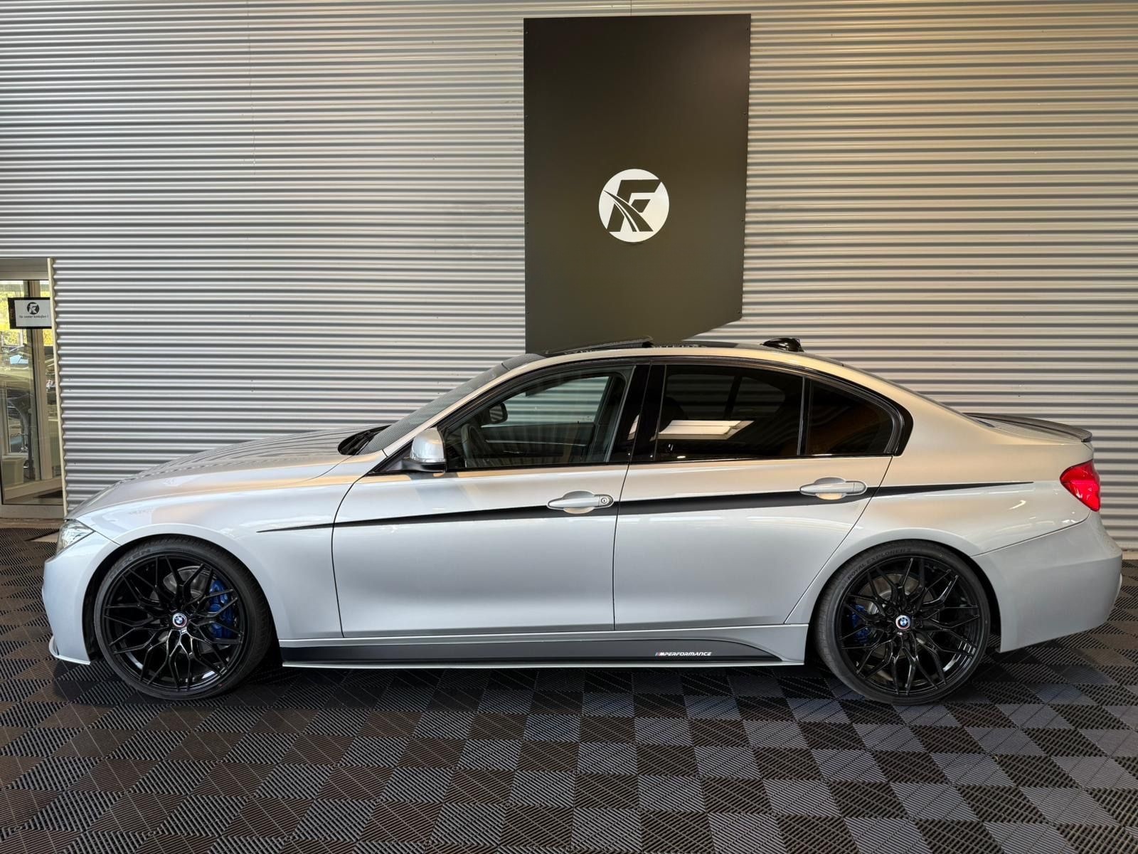 BMW 330i M-PERFORMANCE/H&K/CARPLAY/RFK/LED foto 2