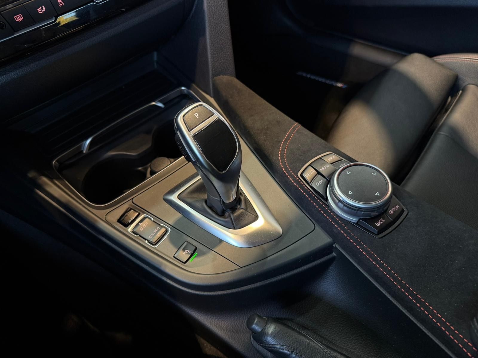 BMW 330i M-PERFORMANCE/H&K/CARPLAY/RFK/LED foto 17