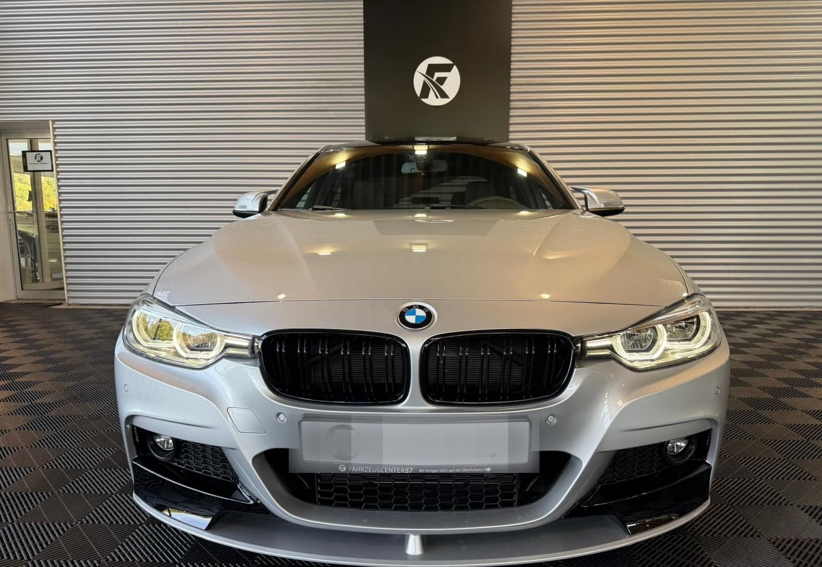 BMW 330i M-PERFORMANCE/H&K/CARPLAY/RFK/LED foto 4
