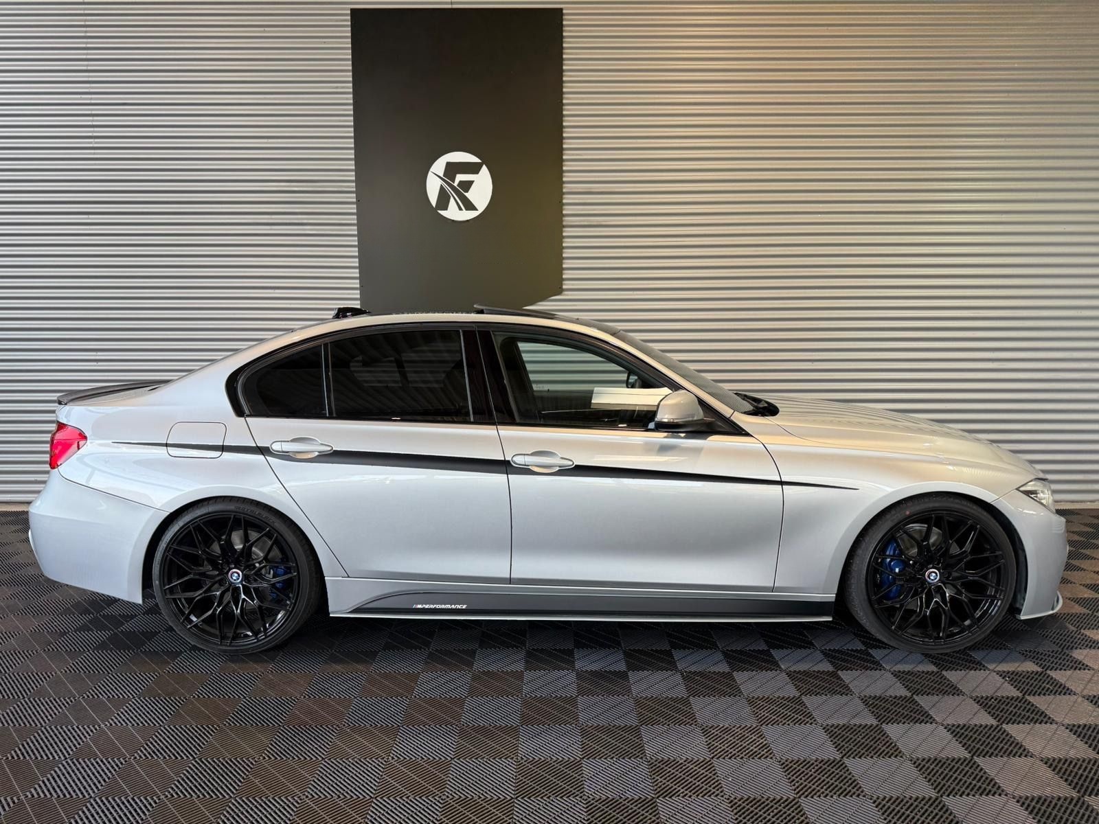 BMW 330i M-PERFORMANCE/H&K/CARPLAY/RFK/LED foto 5