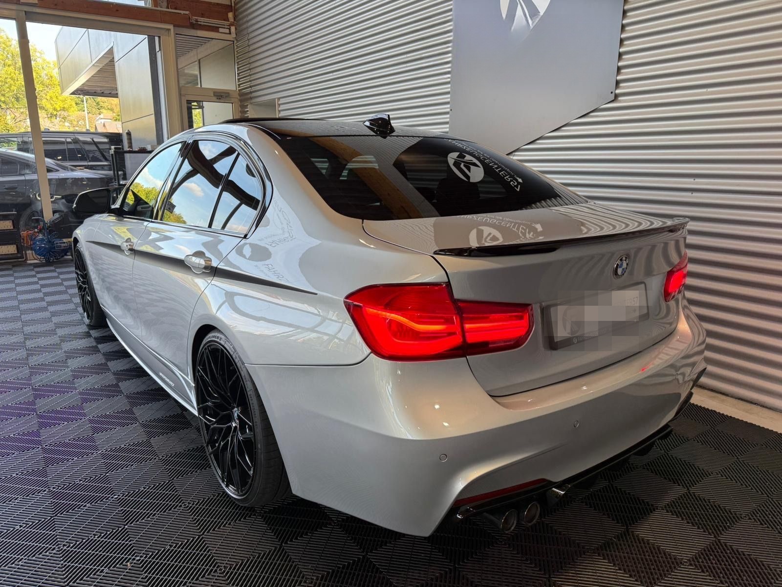 BMW 330i M-PERFORMANCE/H&K/CARPLAY/RFK/LED foto 9