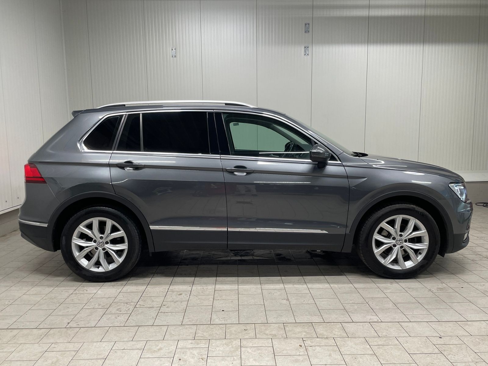 Volkswagen Tiguan Highline 2.0 TDI DSG NAVI SHZ ACC foto 3