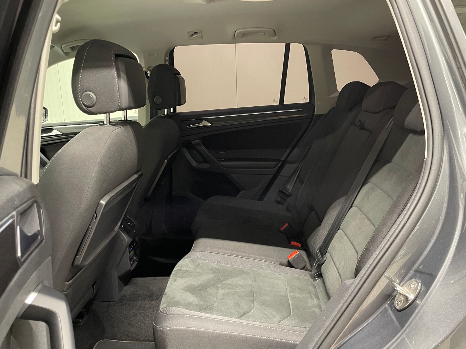 Volkswagen Tiguan Highline 2.0 TDI DSG NAVI SHZ ACC foto 21