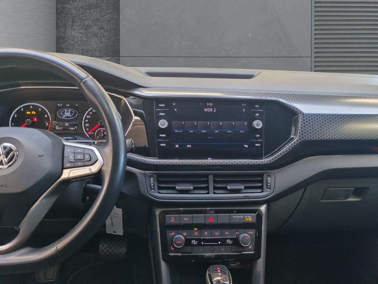 Volkswagen T-Cross 1.0 TSI Style Navi Parksensor Telefon Kl foto 10