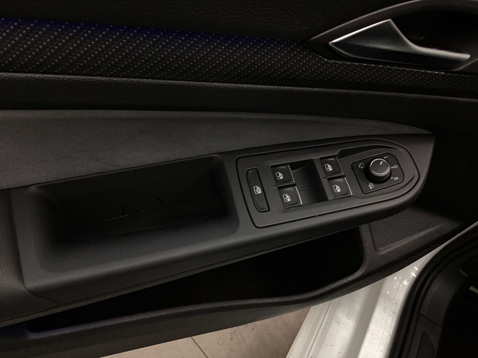 Volkswagen Golf R BLACK STYLE LM19 SIDE-ASSIST NAVI DCC LED foto 8