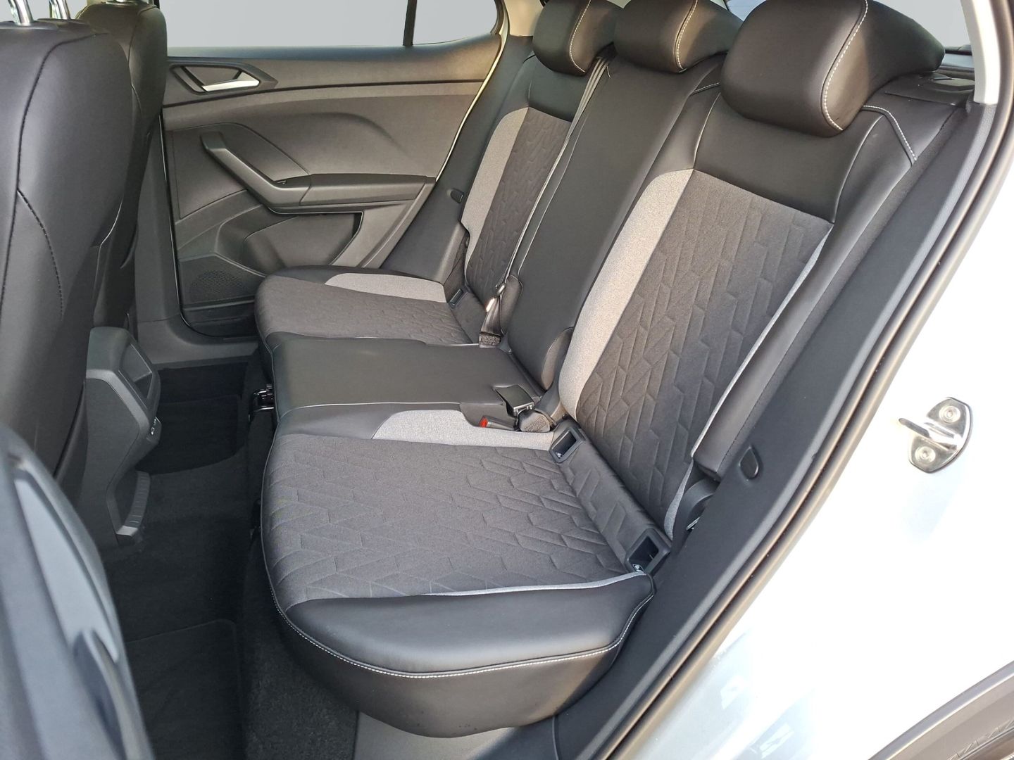 Volkswagen T-Cross 1.0 TSI Goal *NAVI*SHZ*APP-Connect* foto 13