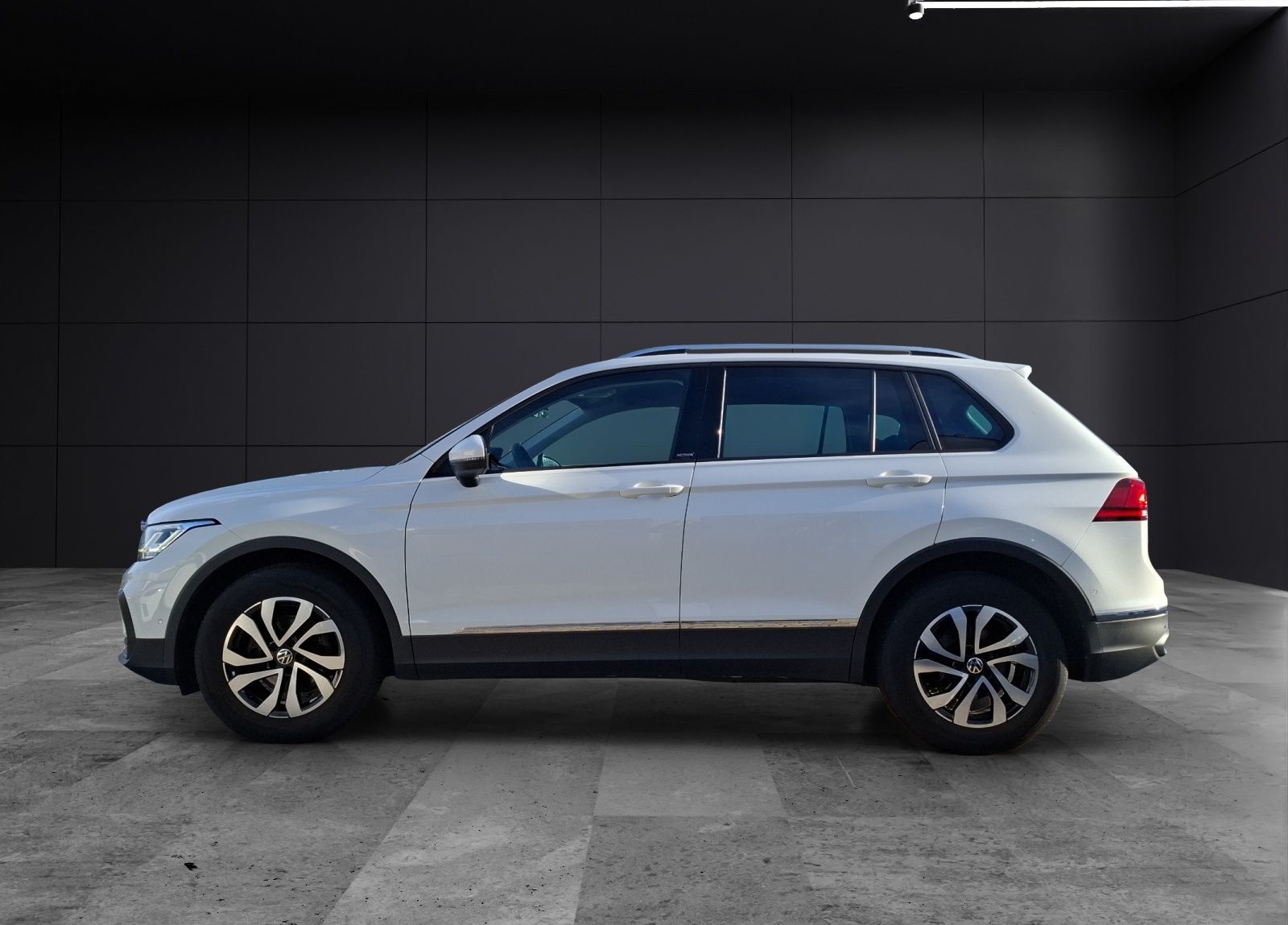 Volkswagen Tiguan TDI Active DSG Standhzg Matrix Navi ACC P foto 2