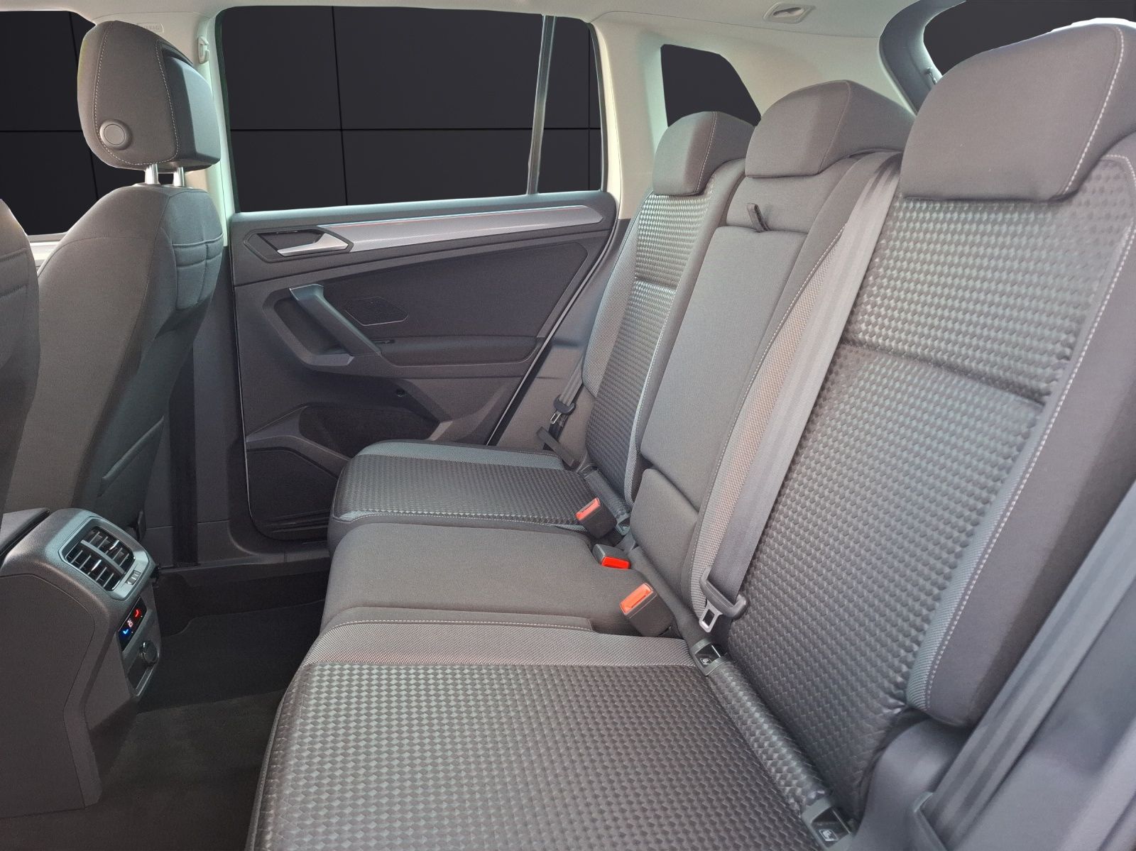 Volkswagen Tiguan TDI Active DSG Standhzg Matrix Navi ACC P foto 11