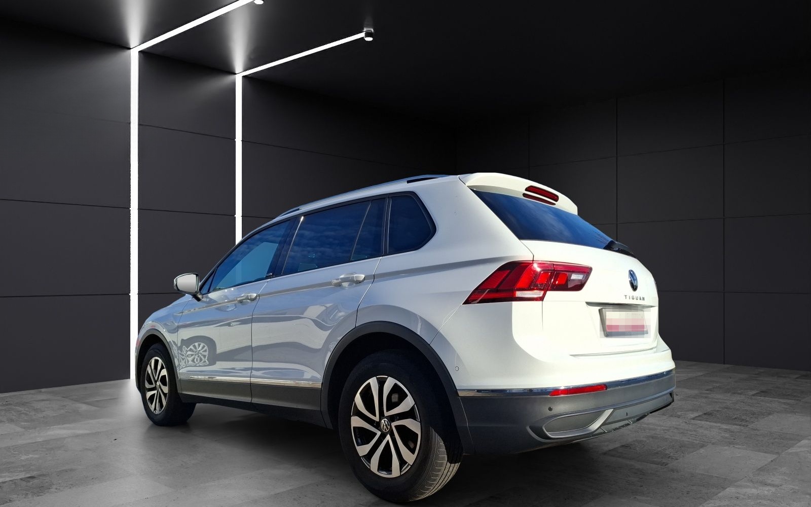 Volkswagen Tiguan TDI Active DSG Standhzg Matrix Navi ACC P foto 3
