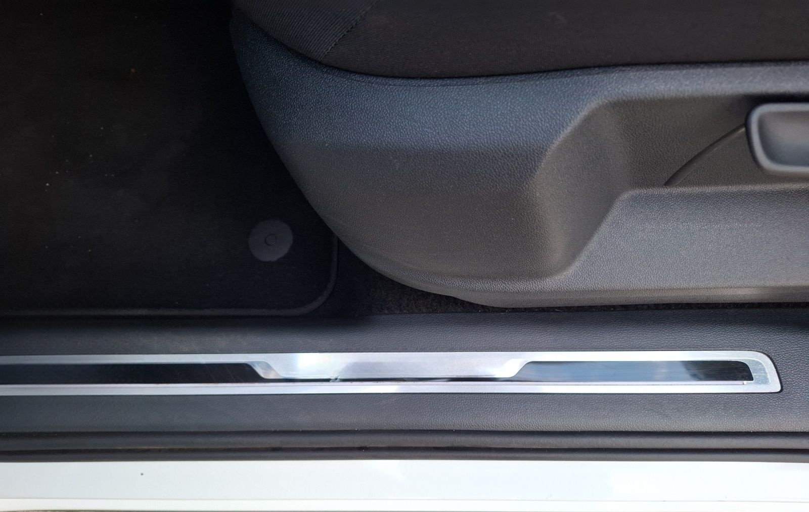 Volkswagen Tiguan TDI Active DSG Standhzg Matrix Navi ACC P foto 23