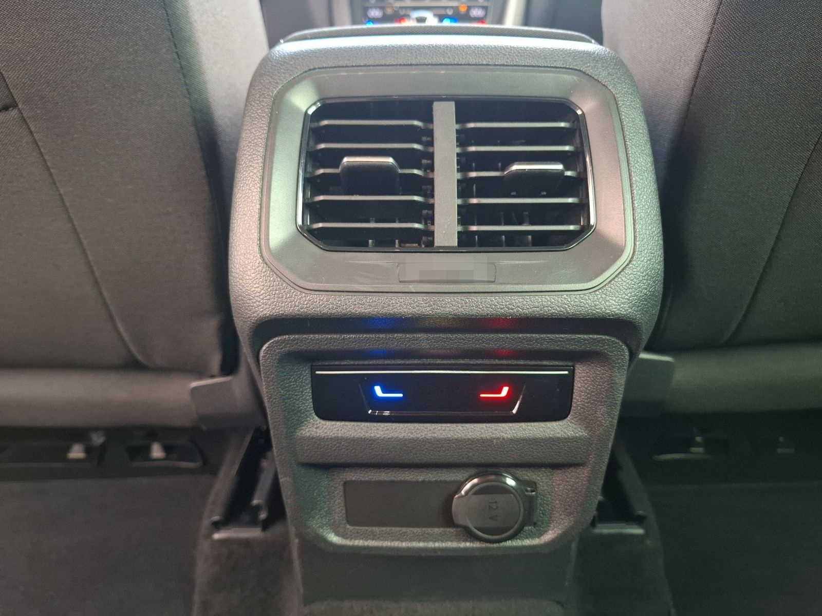 Volkswagen Tiguan TDI Active DSG Standhzg Matrix Navi ACC P foto 24