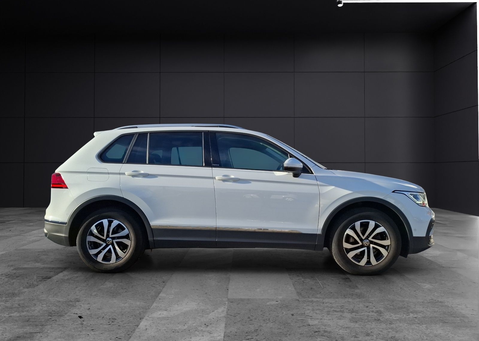 Volkswagen Tiguan TDI Active DSG Standhzg Matrix Navi ACC P foto 6
