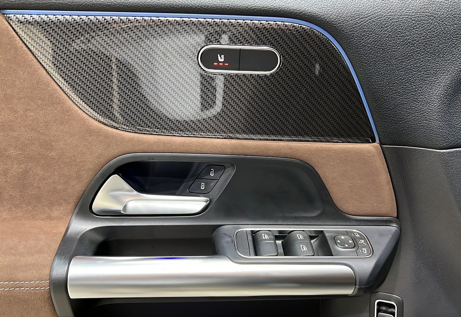 Mercedes-Benz GLA 200 AMG+LED+CarPlay+Ambi+TotW+AHK+360°+19" foto 13