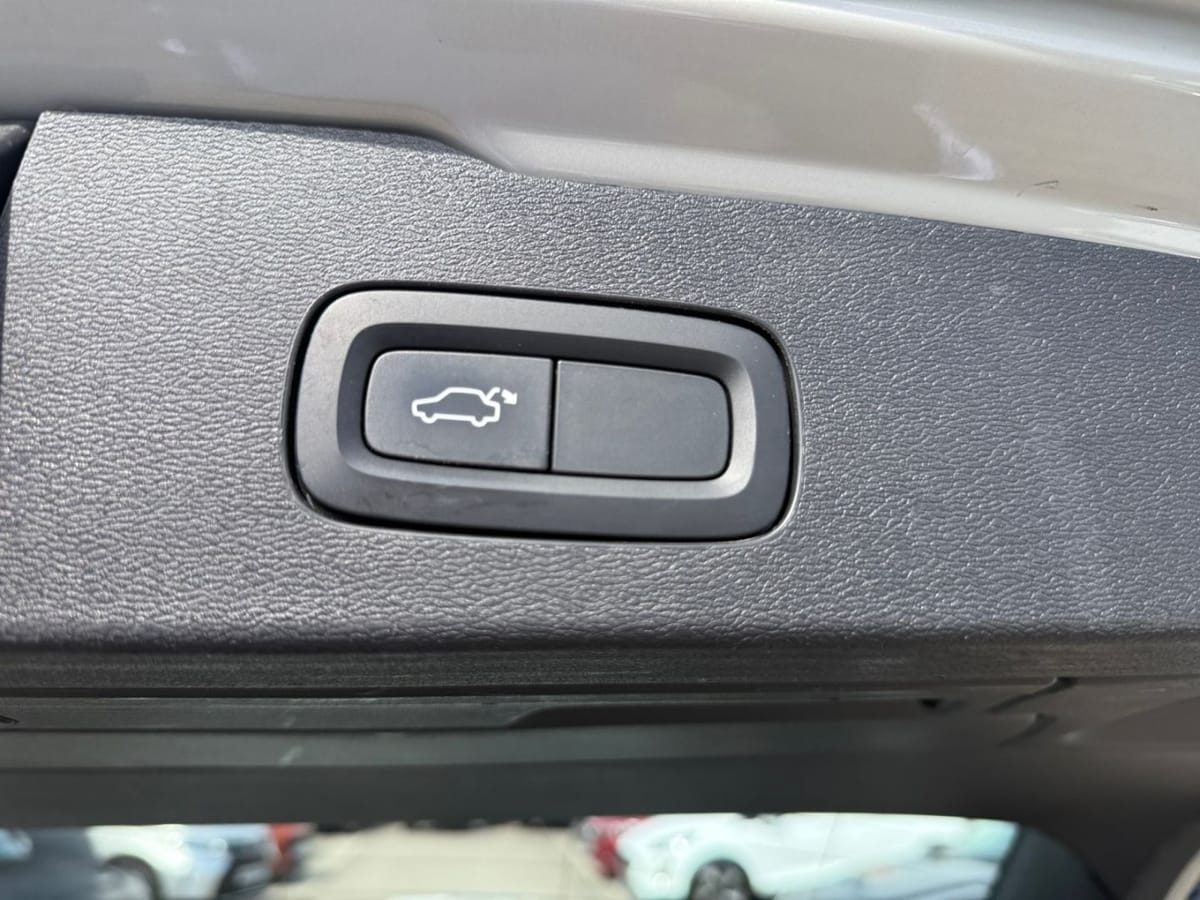 Volvo V60 Kombi R Design D4 Navi Autom. RFK PDC Klimaa foto 16