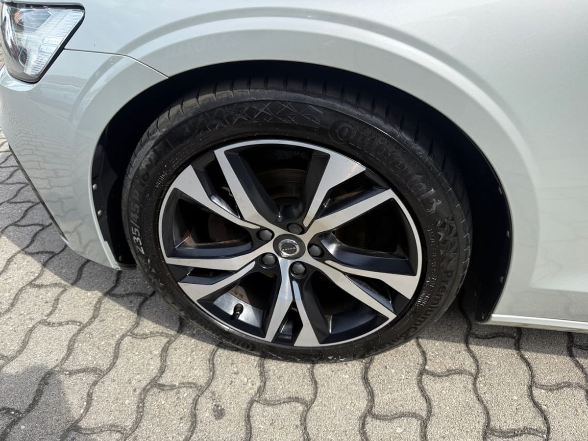 Volvo V60 Kombi R Design D4 Navi Autom. RFK PDC Klimaa foto 3