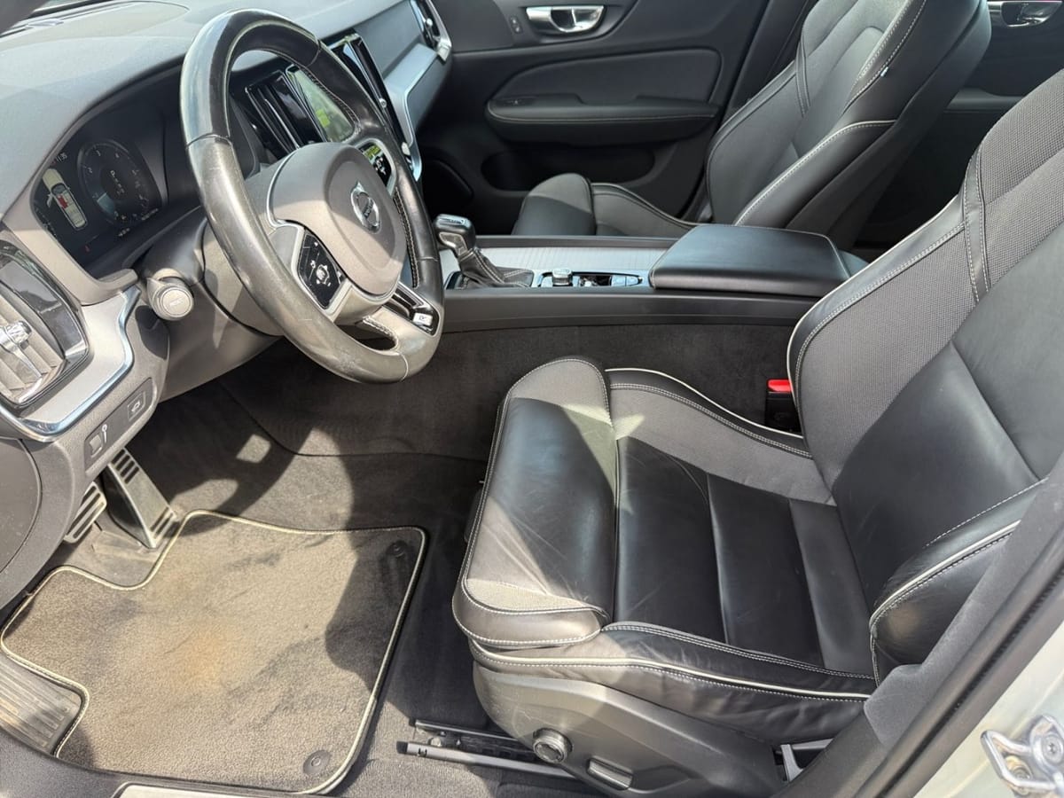 Volvo V60 Kombi R Design D4 Navi Autom. RFK PDC Klimaa foto 8