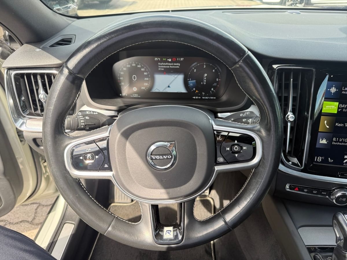 Volvo V60 Kombi R Design D4 Navi Autom. RFK PDC Klimaa foto 9
