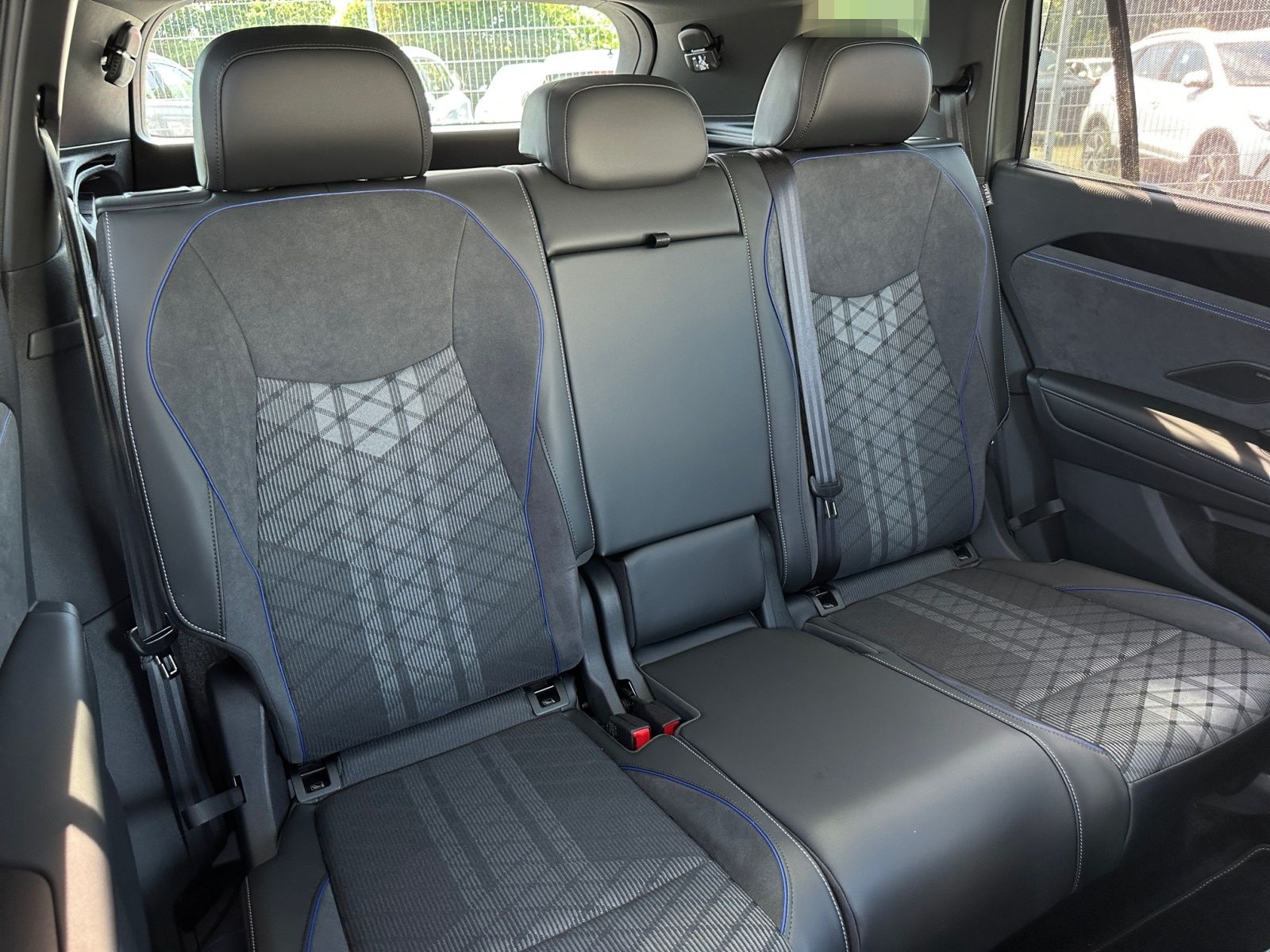 Volkswagen Tayron R-Line 2.0 l TDI 4MOTION DSG 7-Sither AHK foto 7