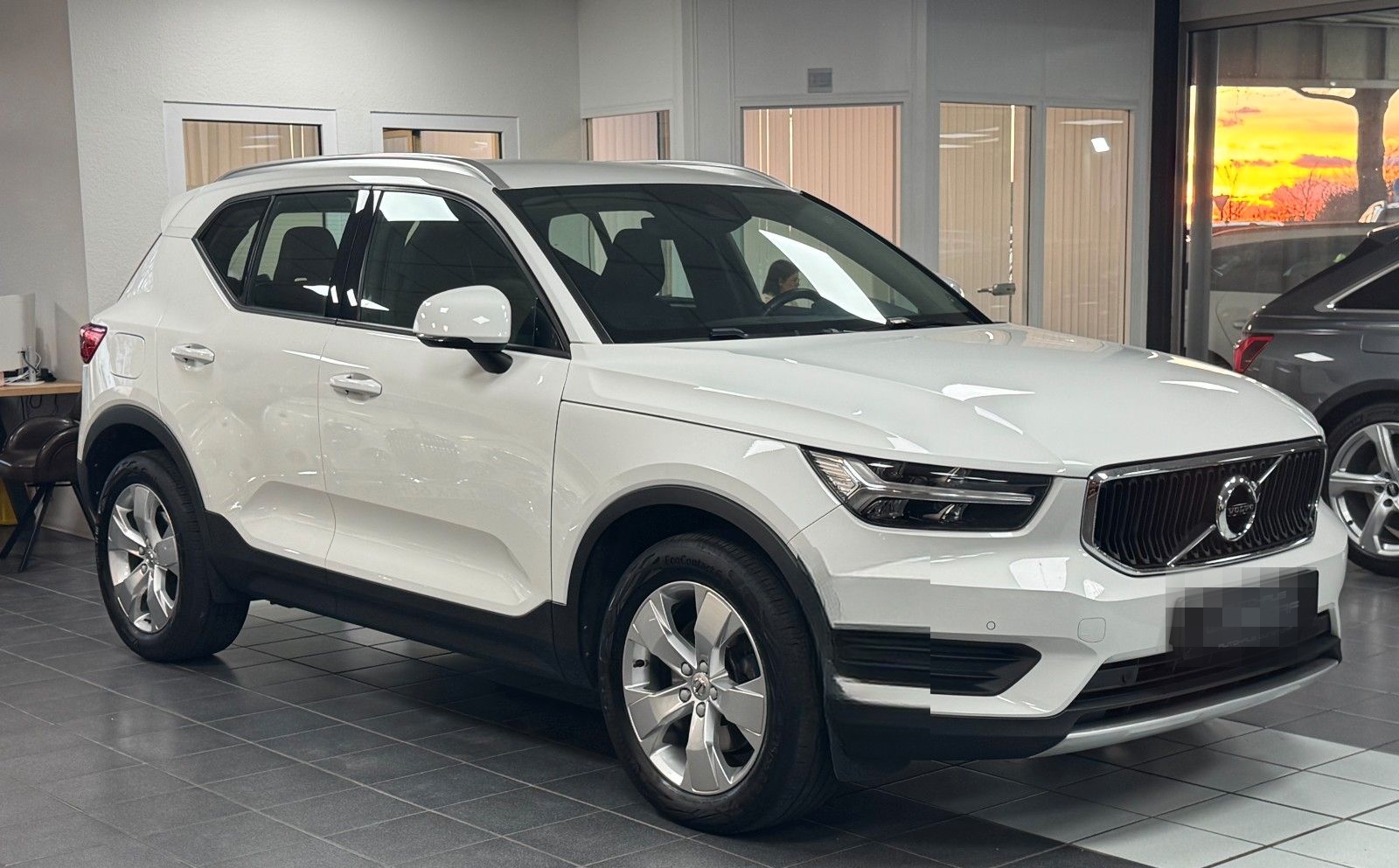 Volvo XC 40 Momentum AWD CAM/LEDER/NAVI/SHZ/HuK foto 3