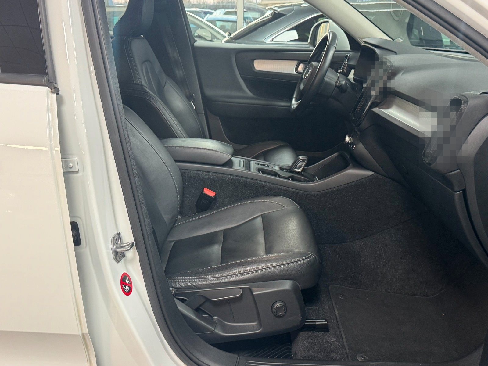 Volvo XC 40 Momentum AWD CAM/LEDER/NAVI/SHZ/HuK foto 24