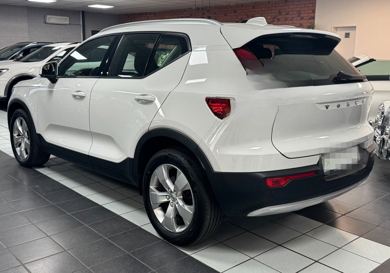 Volvo XC 40 Momentum AWD CAM/LEDER/NAVI/SHZ/HuK foto 5