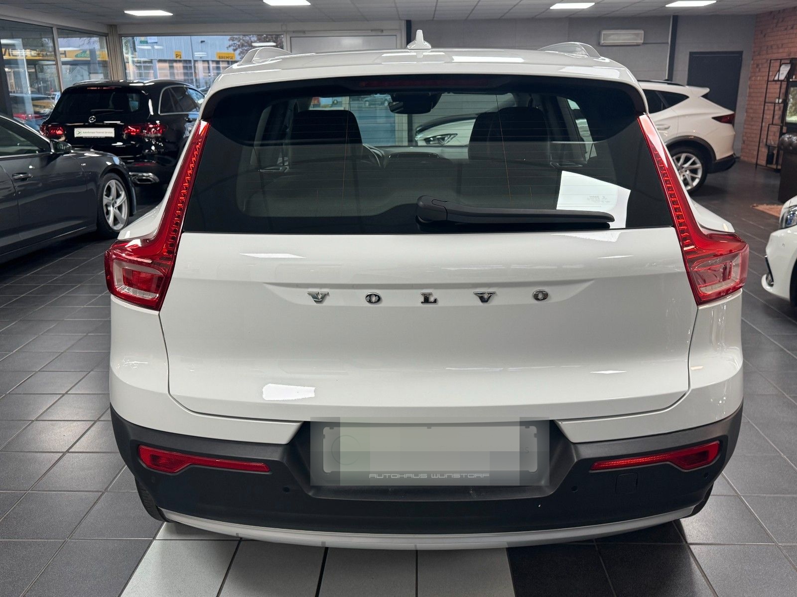 Volvo XC 40 Momentum AWD CAM/LEDER/NAVI/SHZ/HuK foto 6