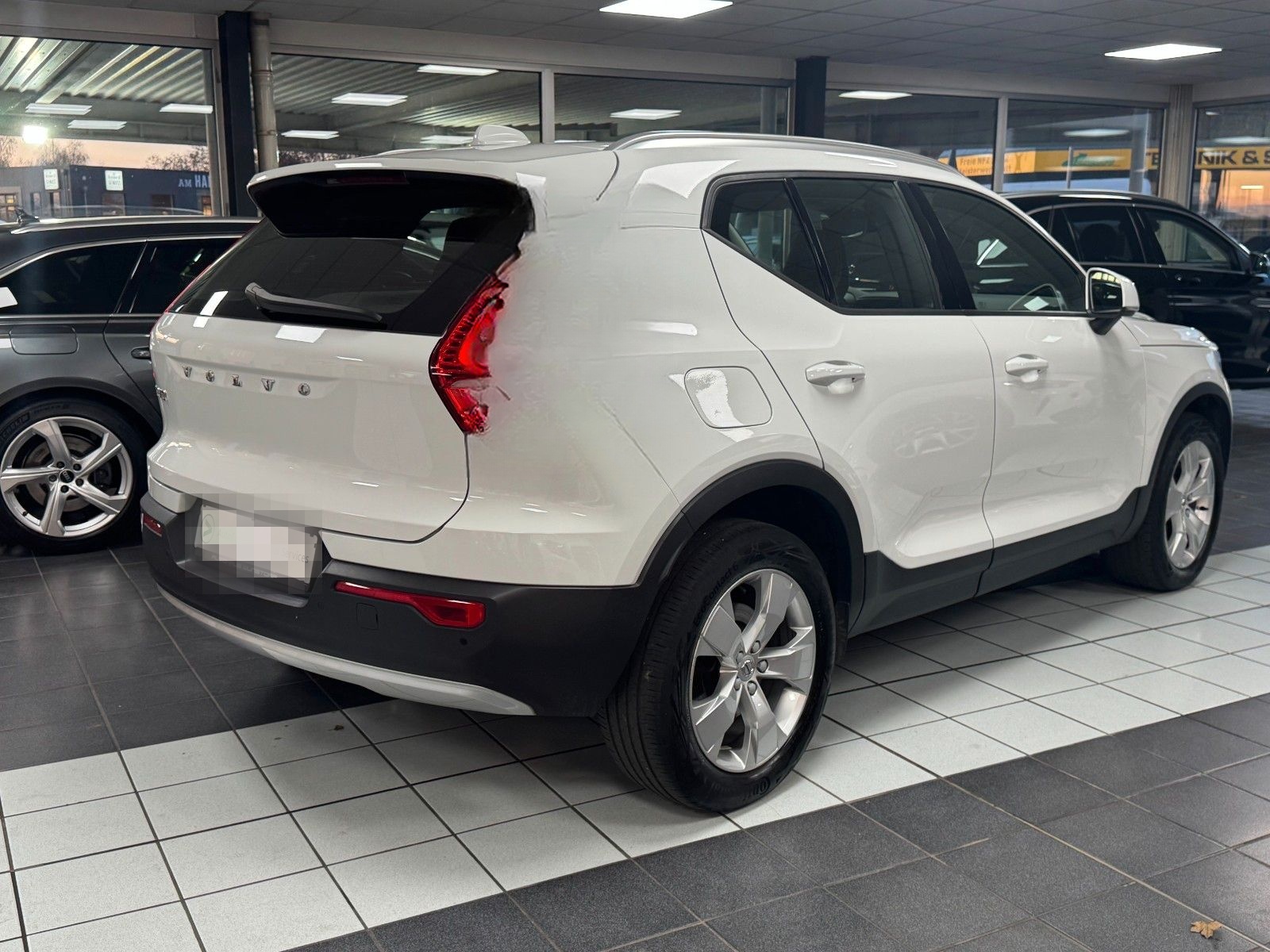 Volvo XC 40 Momentum AWD CAM/LEDER/NAVI/SHZ/HuK foto 7