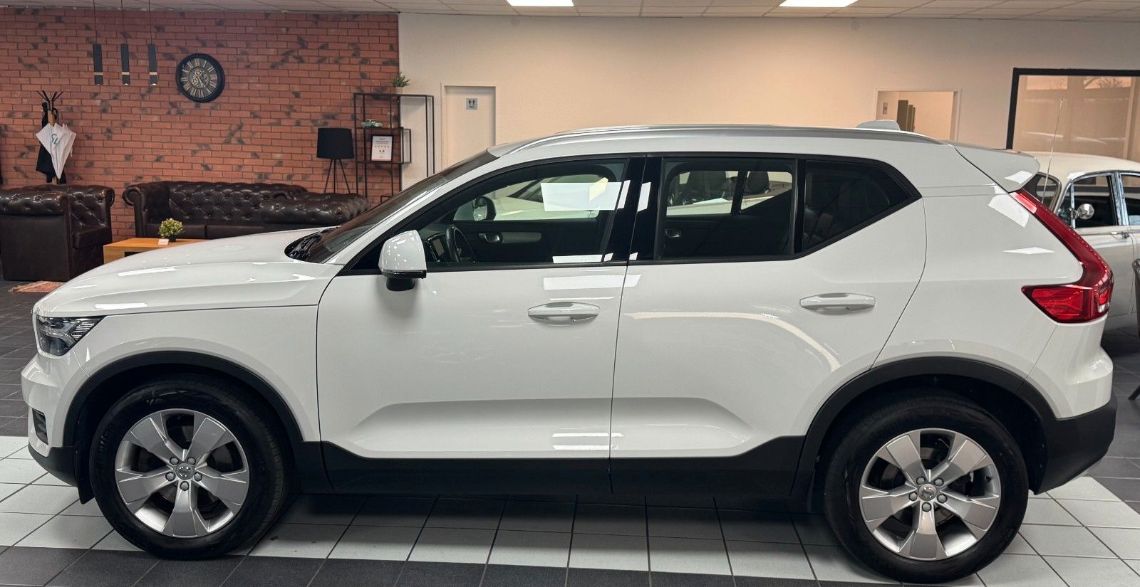 Volvo XC 40 Momentum AWD CAM/LEDER/NAVI/SHZ/HuK foto 8