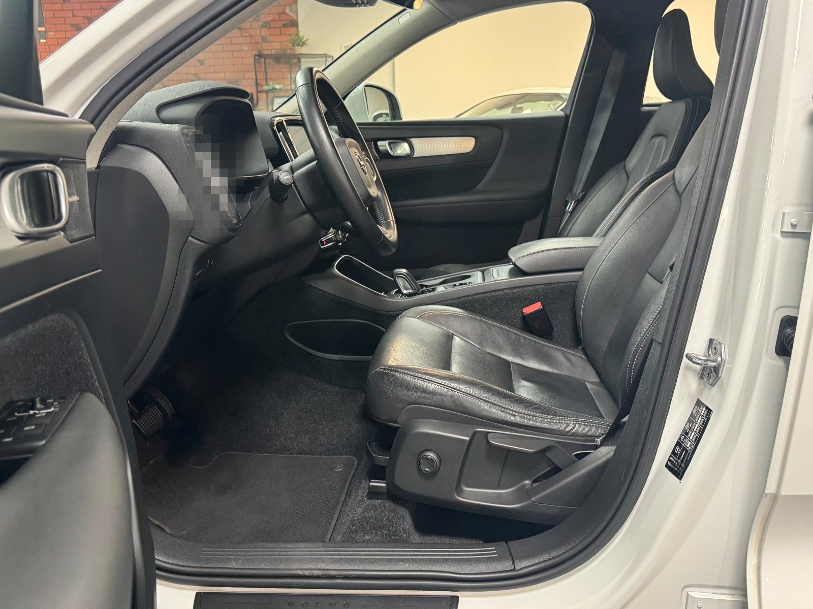 Volvo XC 40 Momentum AWD CAM/LEDER/NAVI/SHZ/HuK foto 10