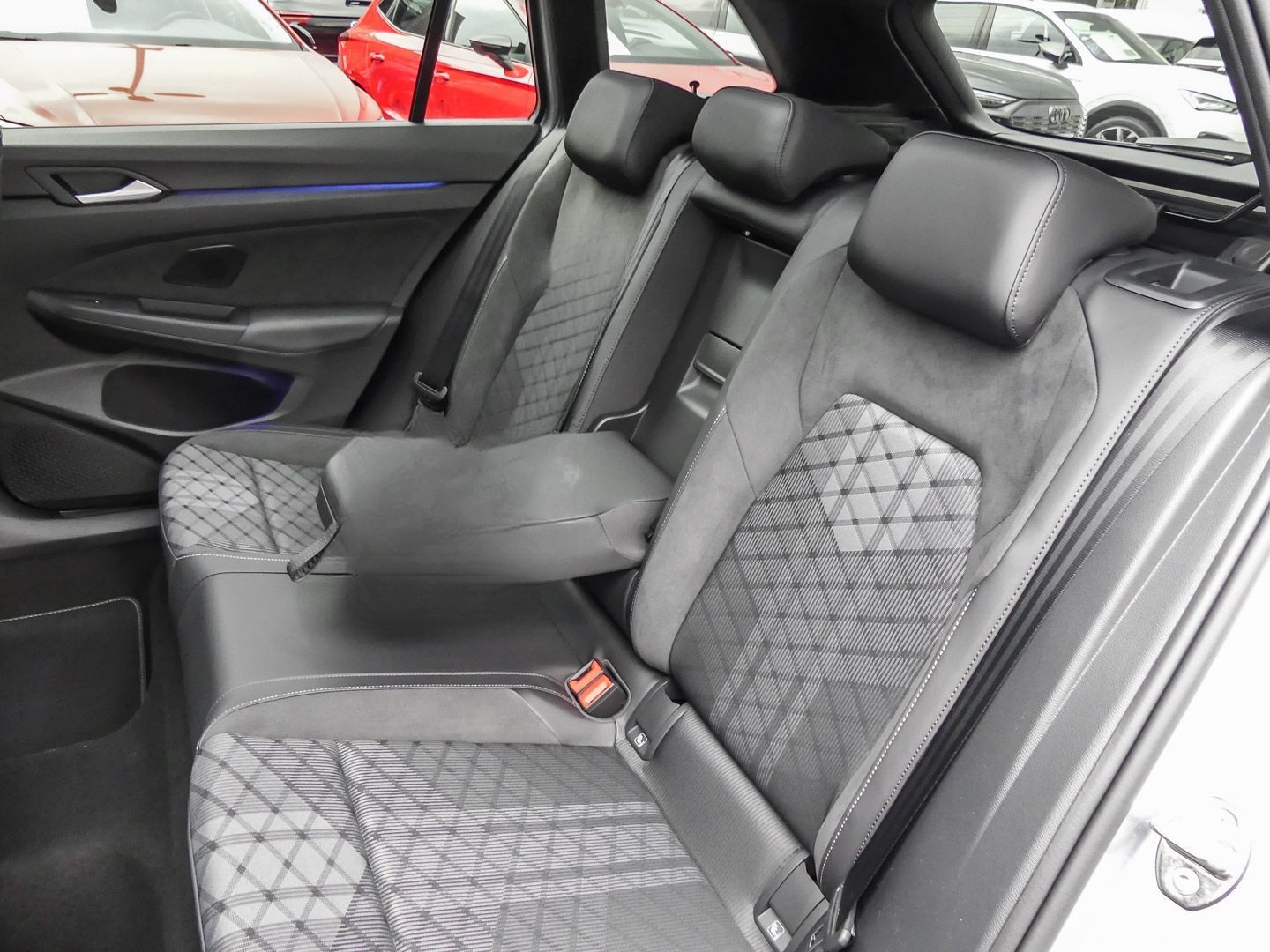 Volkswagen Golf Variant R-Line 1,5 l eTSI OPF 110 k 1.5 eTS foto 23