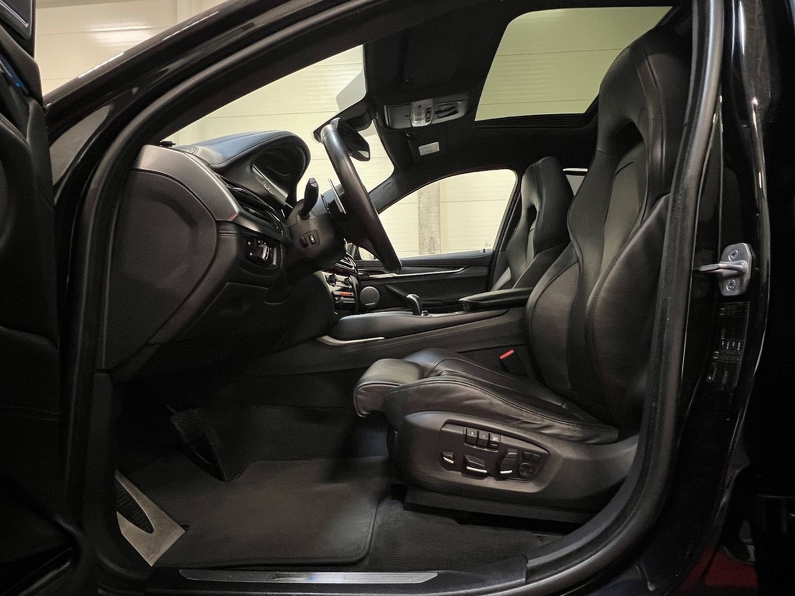 BMW X6M XDRIVE/B&O/HUD/LED/KEYLESS/360 foto 13