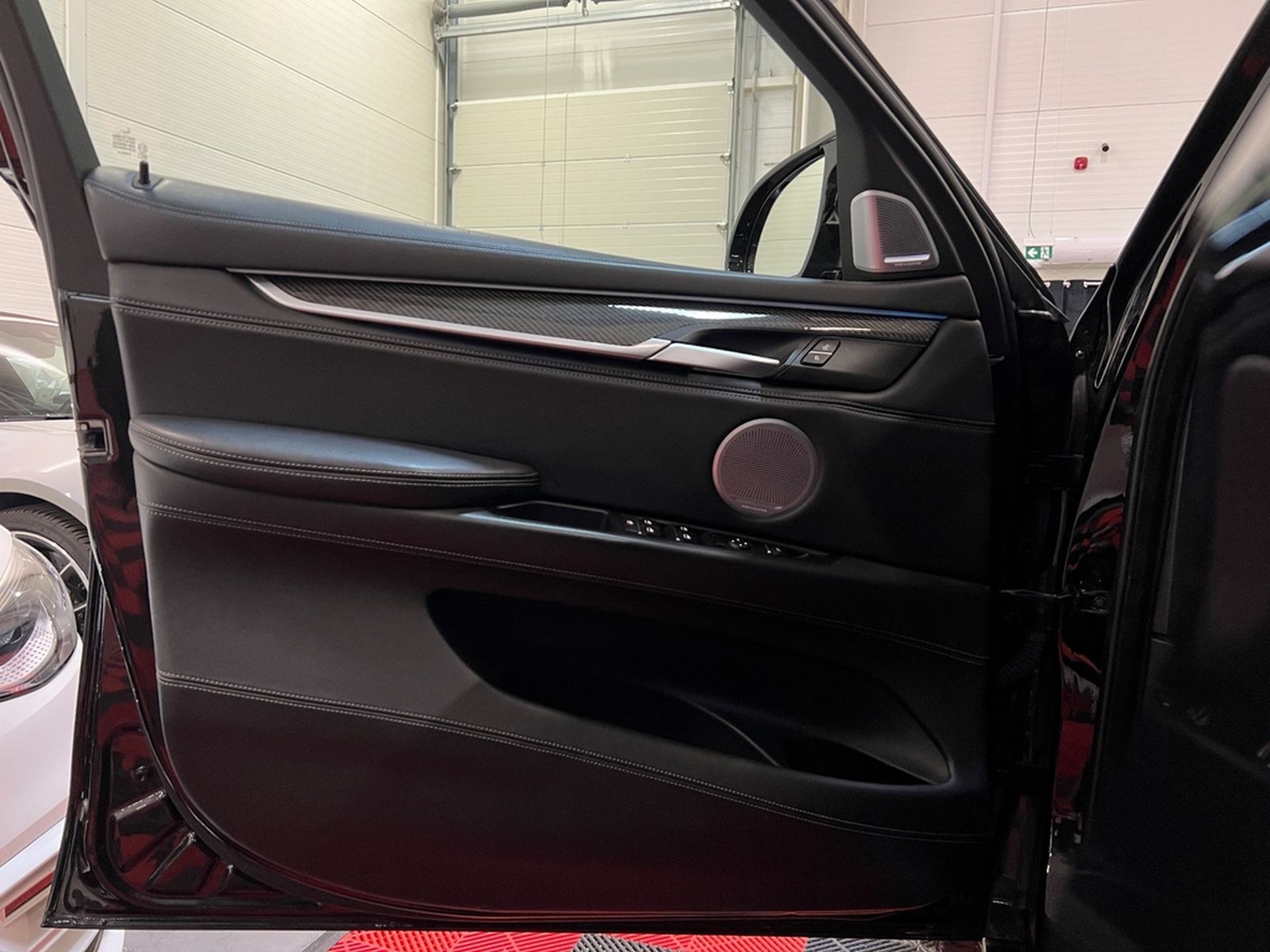 BMW X6M XDRIVE/B&O/HUD/LED/KEYLESS/360 foto 16