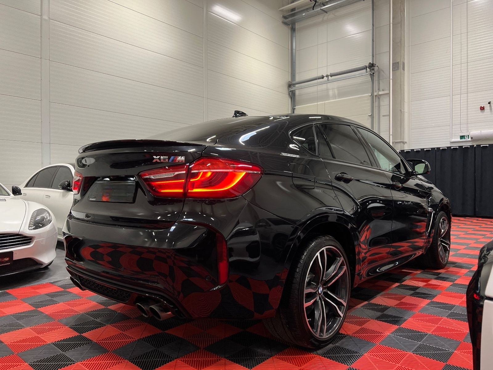 BMW X6M XDRIVE/B&O/HUD/LED/KEYLESS/360 foto 4