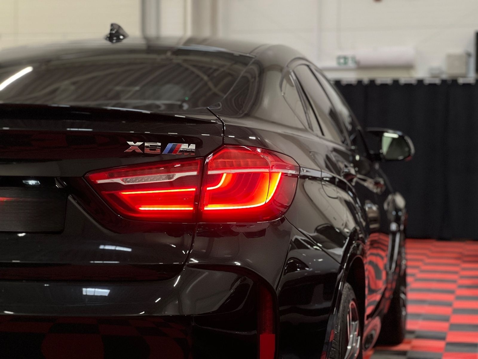 BMW X6M XDRIVE/B&O/HUD/LED/KEYLESS/360 foto 10