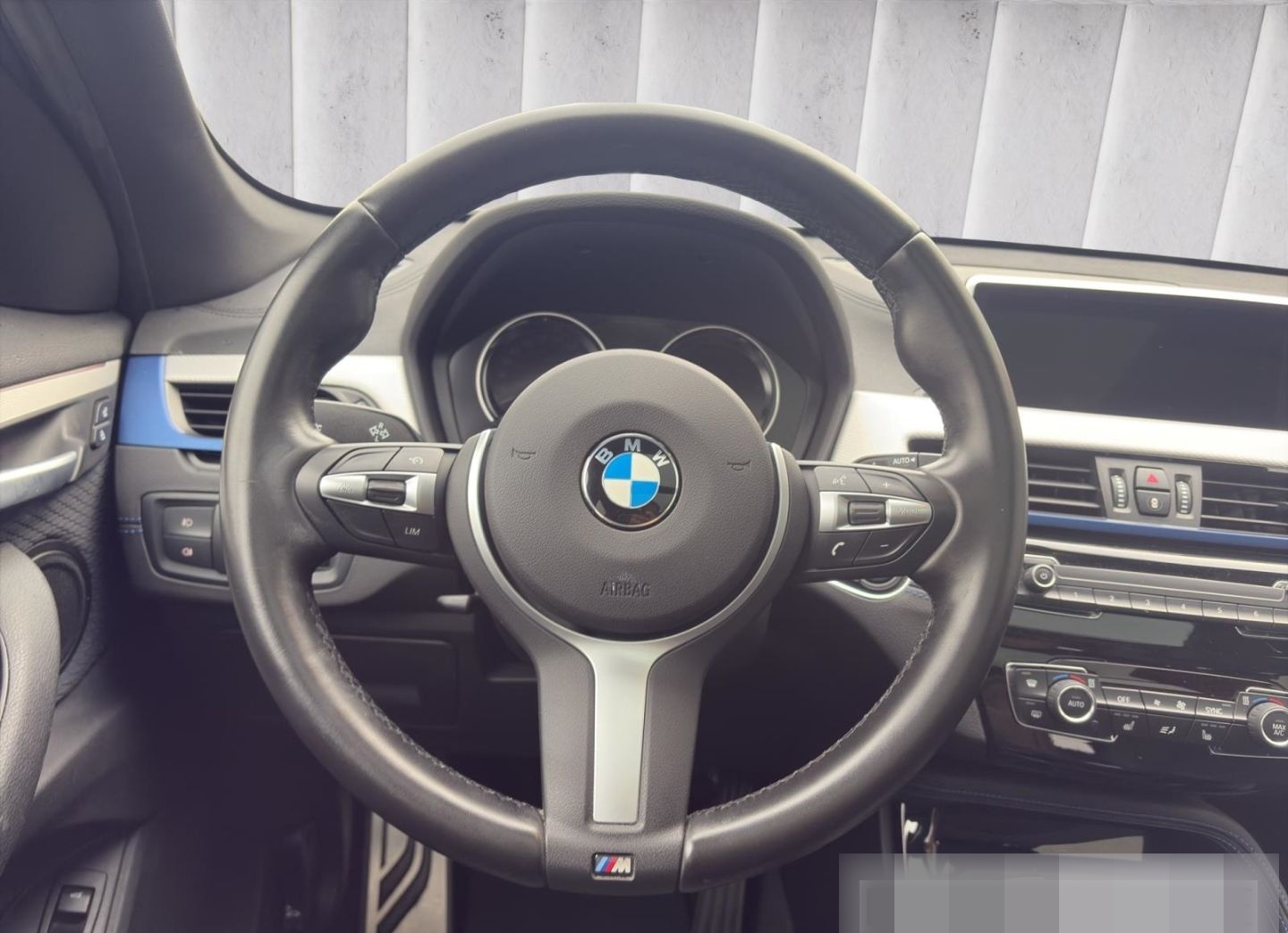 BMW X1 xDrive20i M Sport LED Pano Dach Navi Sitz Hei foto 11