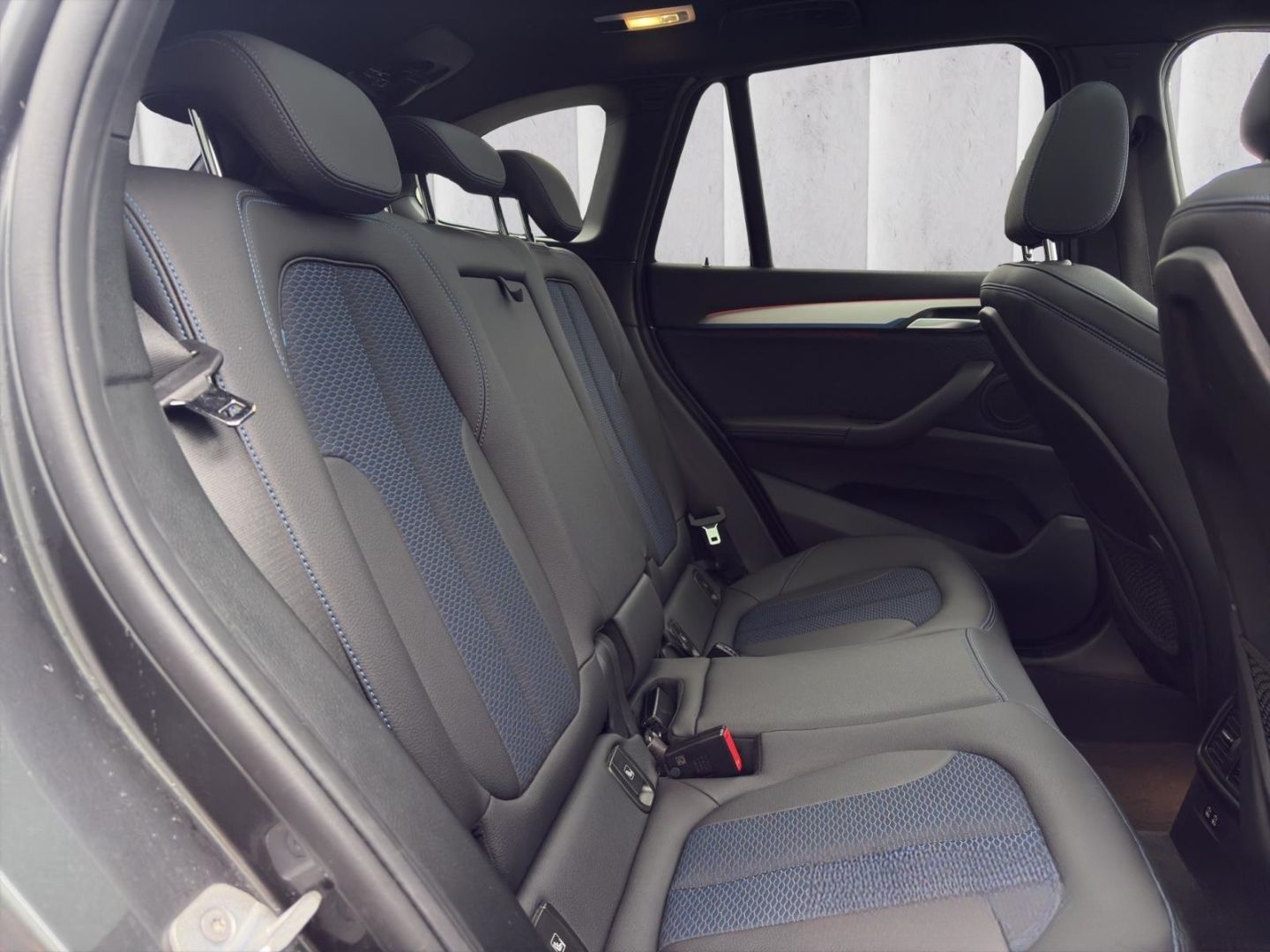 BMW X1 xDrive20i M Sport LED Pano Dach Navi Sitz Hei foto 20