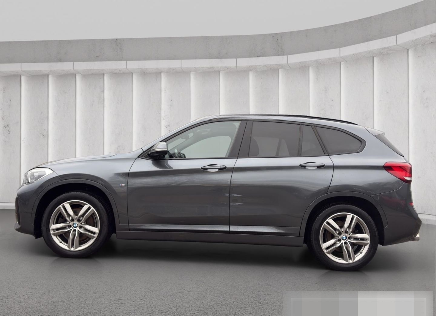 BMW X1 xDrive20i M Sport LED Pano Dach Navi Sitz Hei foto 3