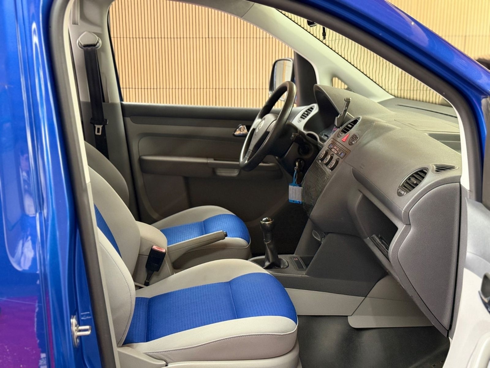 Volkswagen Caddy Maxi Behindertengerecht-Rampe foto 14