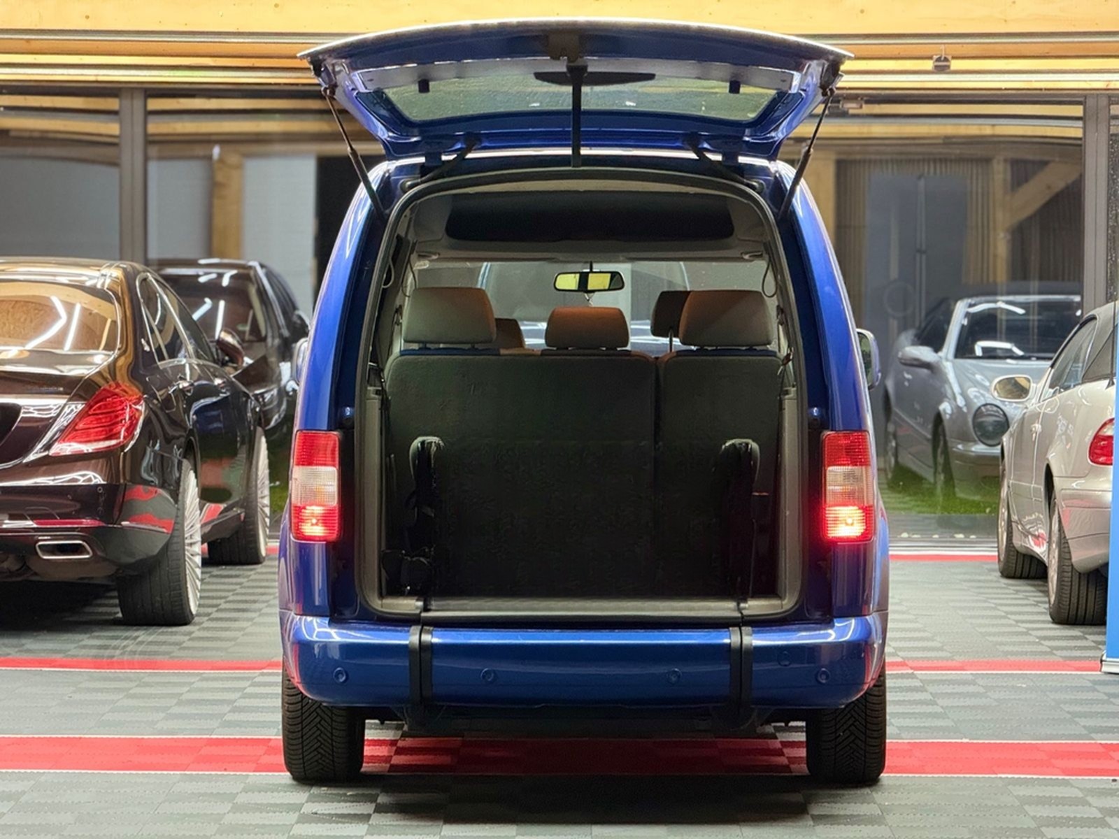 Volkswagen Caddy Maxi Behindertengerecht-Rampe foto 24
