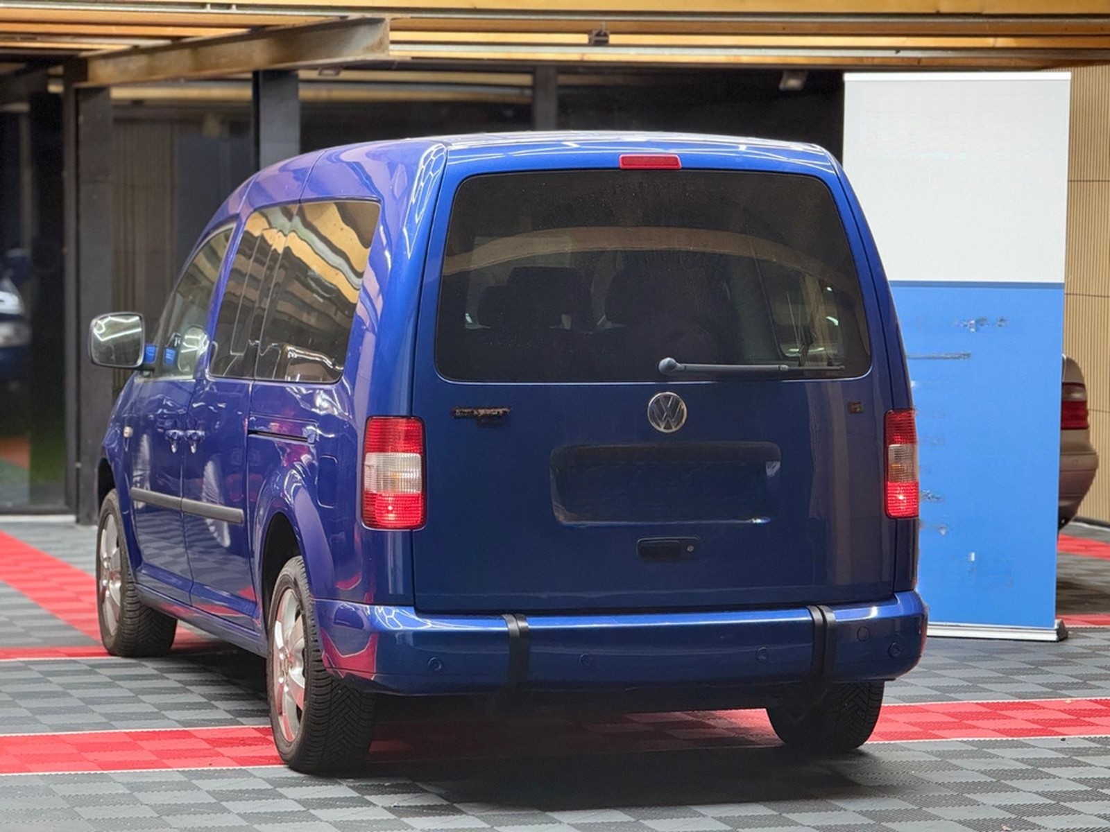 Volkswagen Caddy Maxi Behindertengerecht-Rampe foto 26