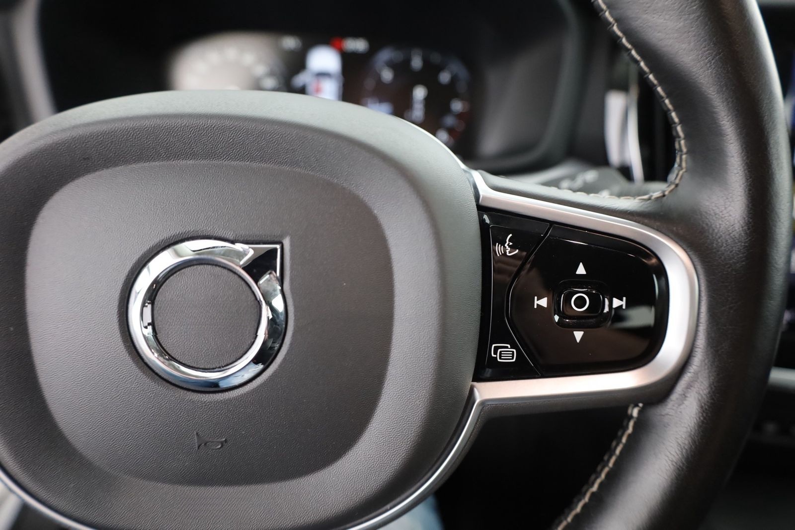 Volvo V60 D3 Kombi Momentum Pro LED Kamera Navi H&K foto 16