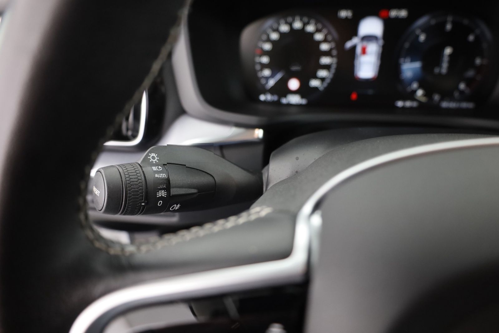 Volvo V60 D3 Kombi Momentum Pro LED Kamera Navi H&K foto 18