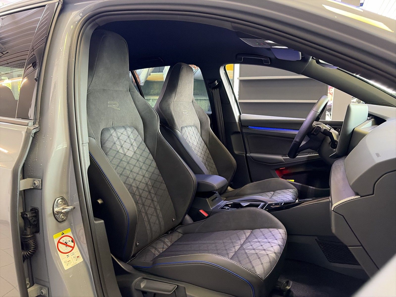 Volkswagen Golf R-Line 1.5 eTSI DSG LED-MATRIX+KAMERA+NAVI foto 4