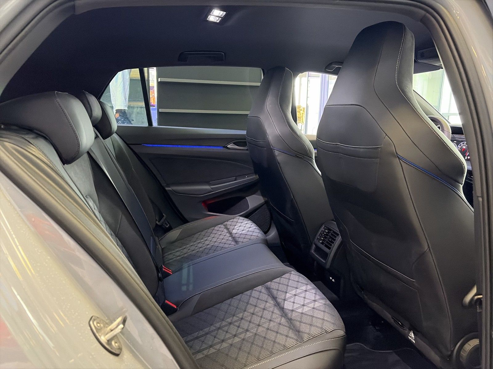 Volkswagen Golf R-Line 1.5 eTSI DSG LED-MATRIX+KAMERA+NAVI foto 5
