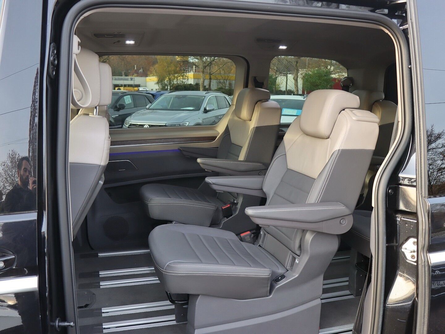 Volkswagen T7 Multivan Style 2.0 TDI SCR DSG 6-SITZER/AHK/N foto 5