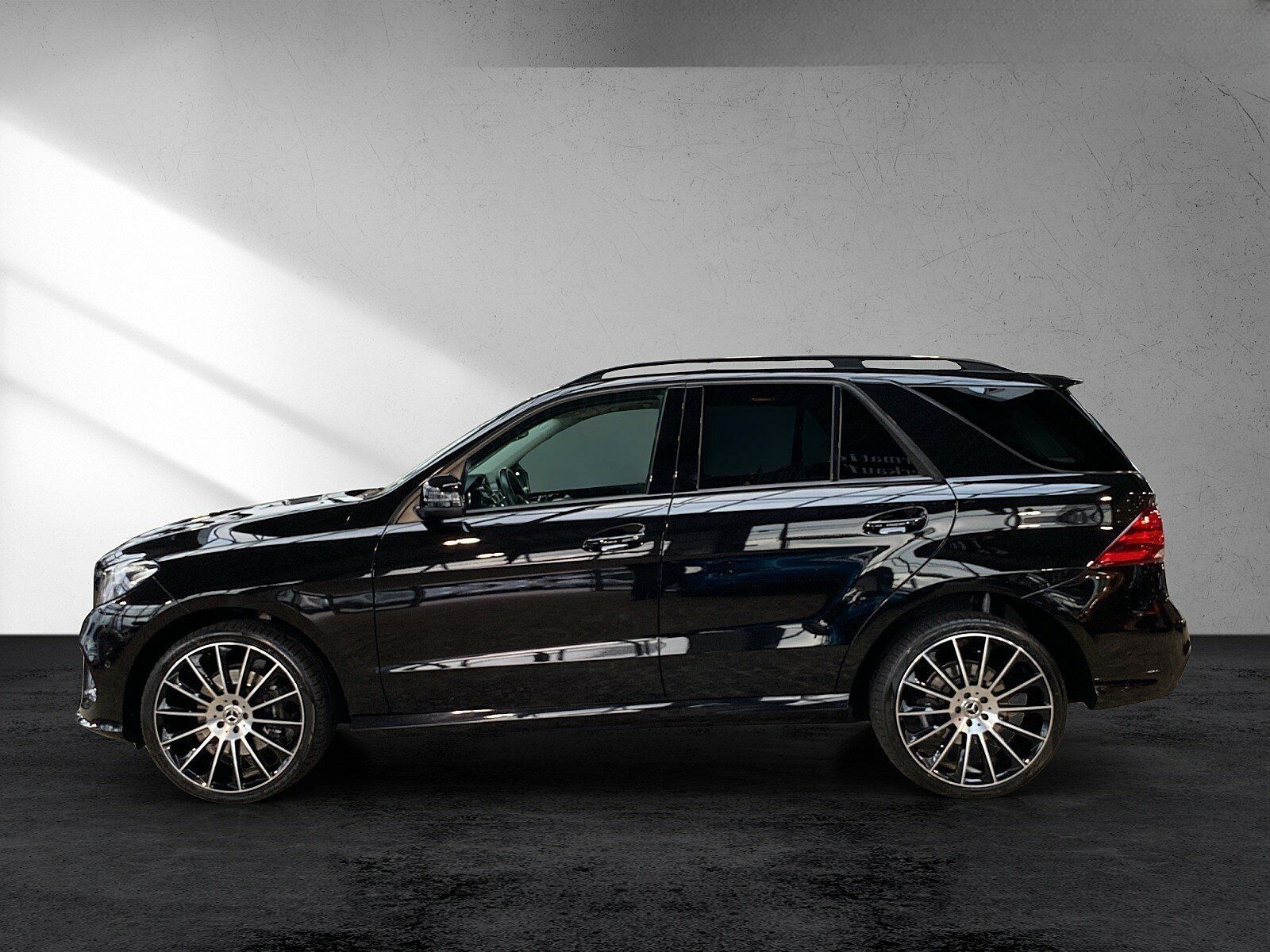 Mercedes-Benz GLE 350 d 4M AMG Line AIRM AHK Pano Kamera Totw. foto 3