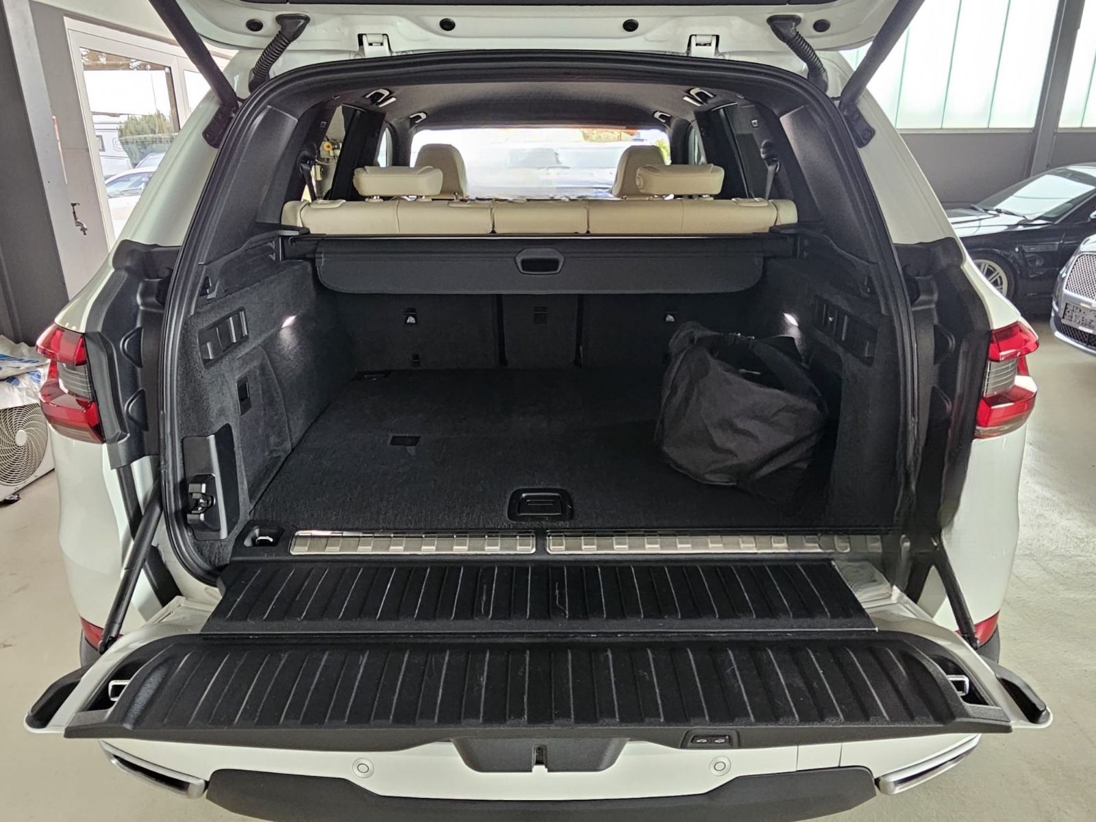 BMW X5 xDrive 45 e AHK/Leder/Unfallfrei/wieNeu foto 18