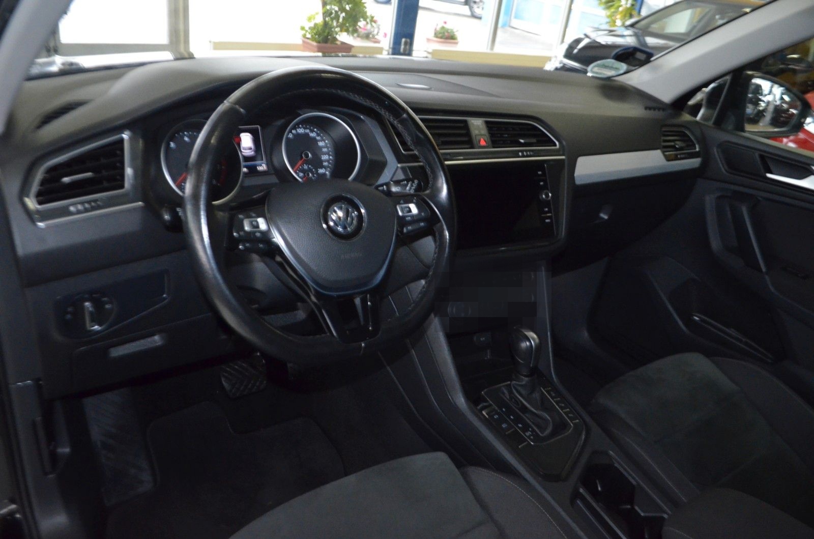 Volkswagen Tiguan BMT AUTOMATIK / NAVI / R-KAMERA / PDC foto 11