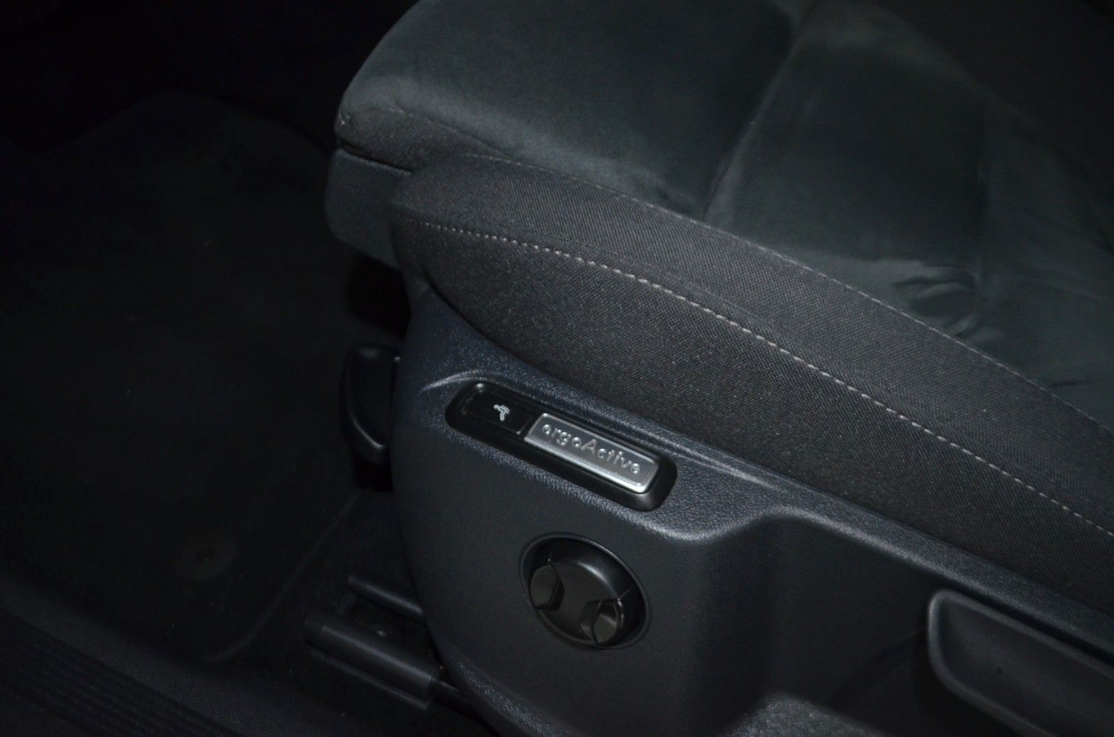 Volkswagen Tiguan BMT AUTOMATIK / NAVI / R-KAMERA / PDC foto 17